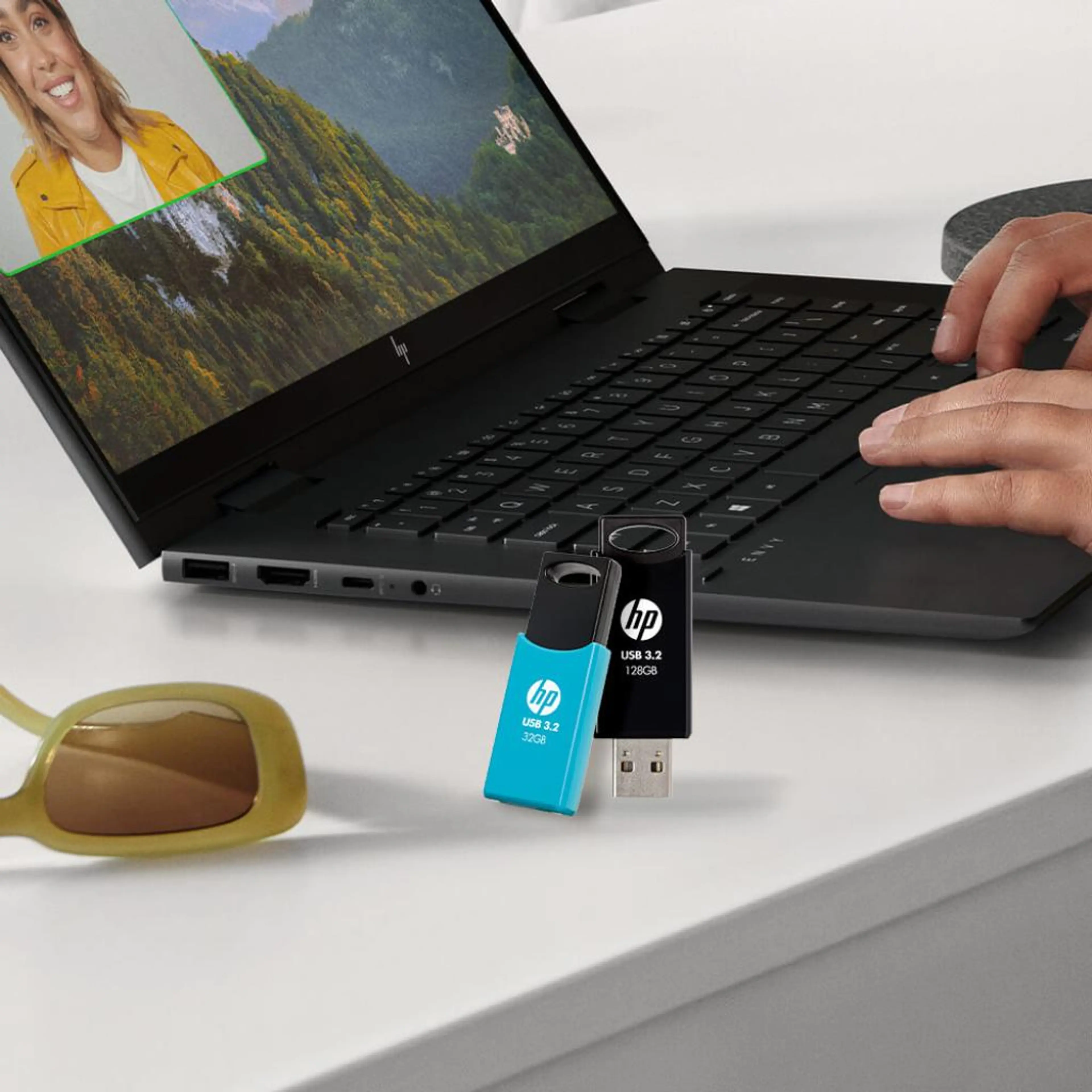 HP 712w USB Flash Drives 3.2 32GB